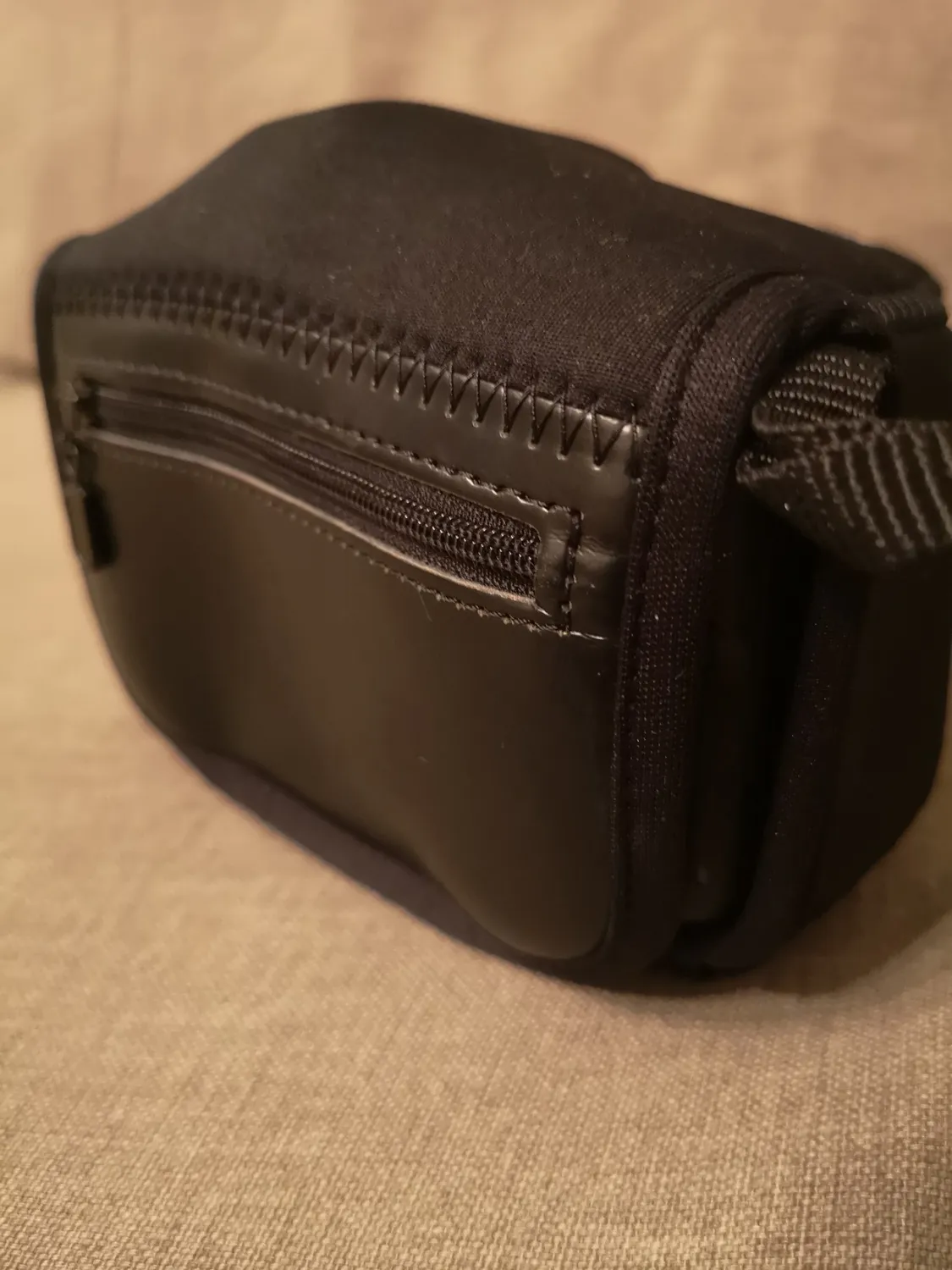 MegaGear MG1057 Custodia Neoprene Canon 200D 100D Nera