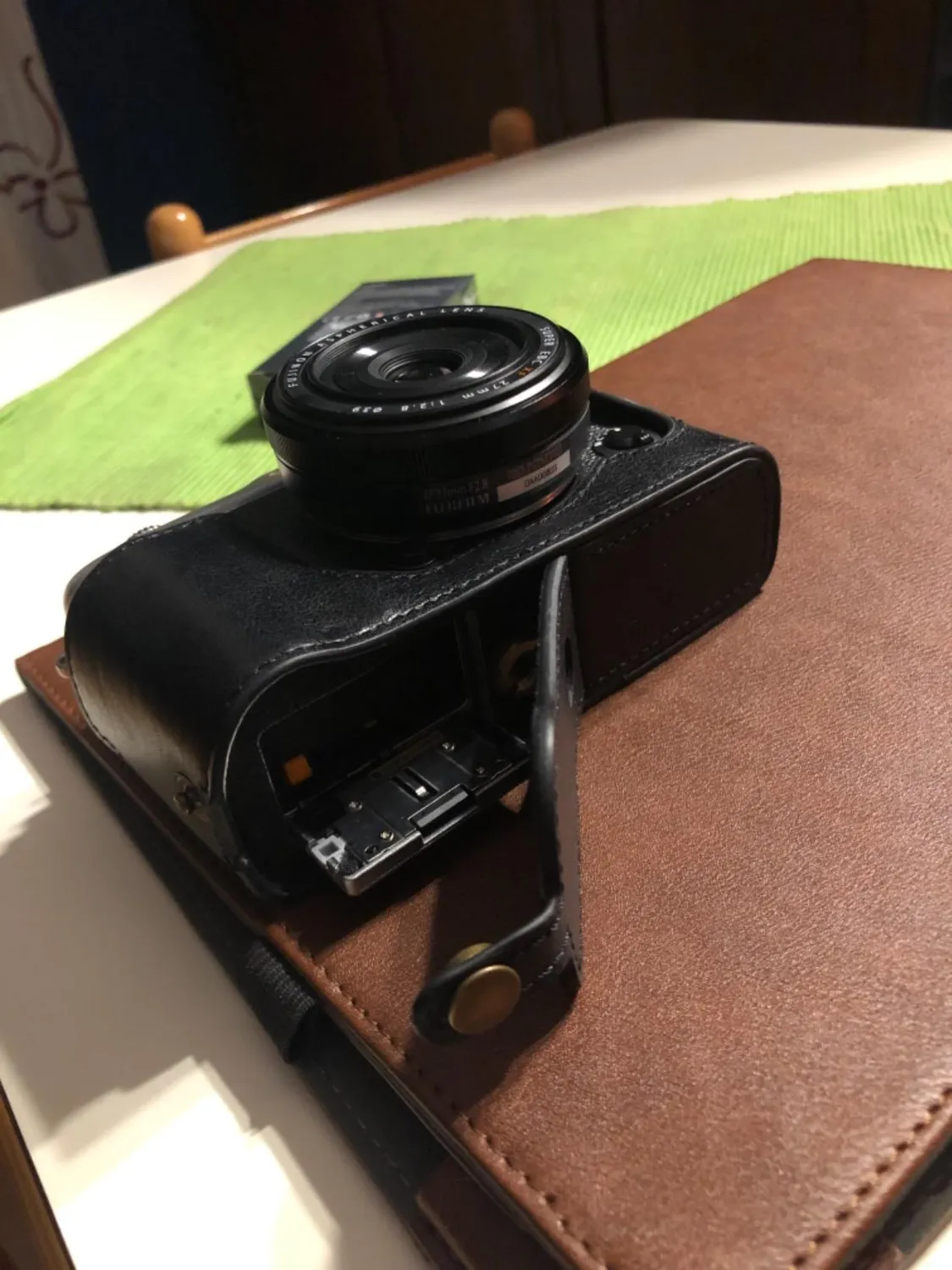 MegaGear MG1342 Custodia Mezza Pelle Fujifilm X-E3 Nera