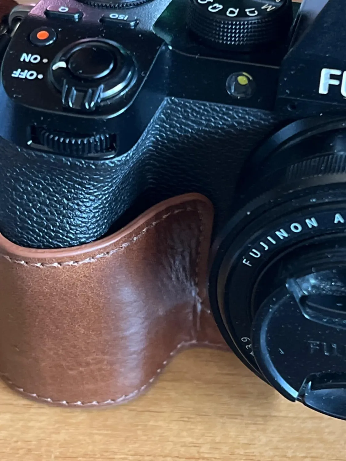 MegaGear Ever Ready X-S10 custodia vera pelle nera Fujifilm