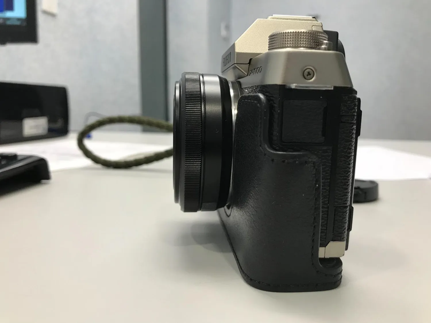 MegaGear Ever Ready custodia fotocamera X-T100 pelle marrone