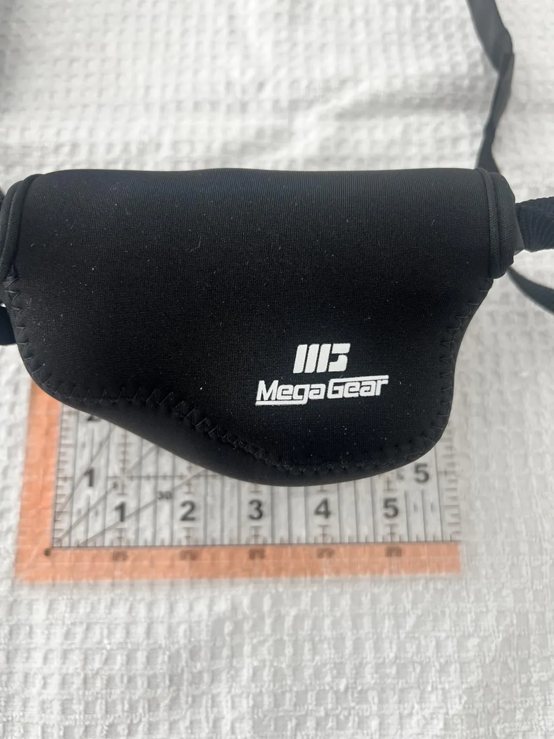MegaGear Ultra Light Custodia Neoprene Nikon Z30 16-50mm Nera