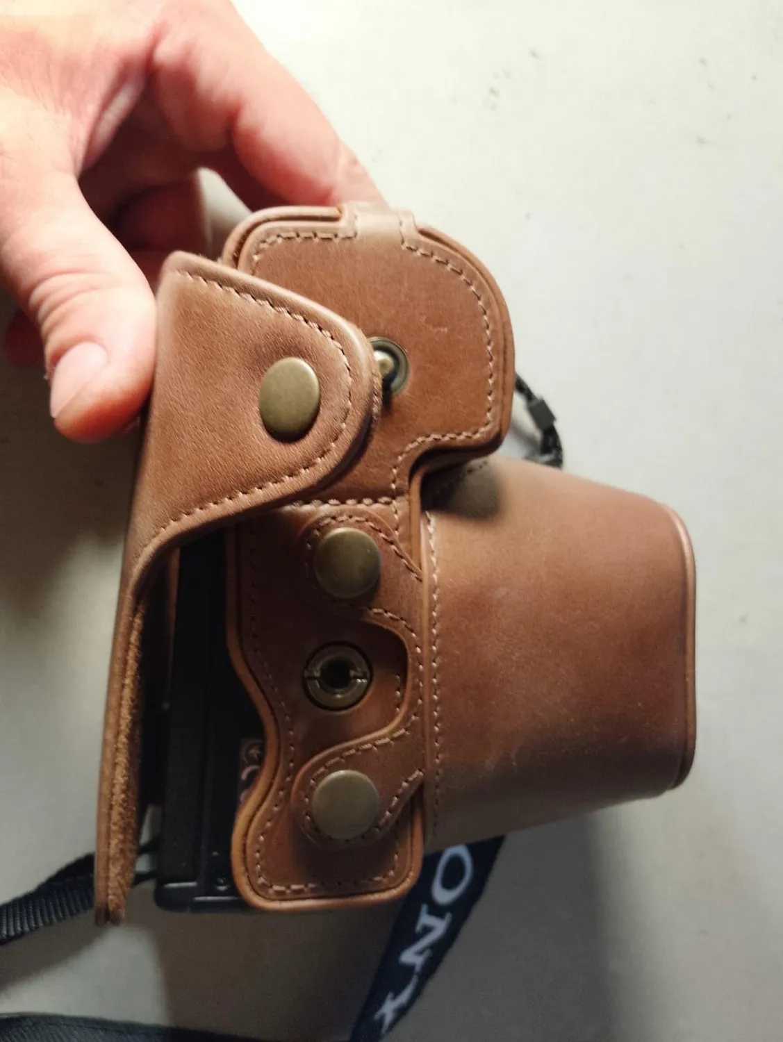 MegaGear MG1952 Sony A7C custodia pelle nera