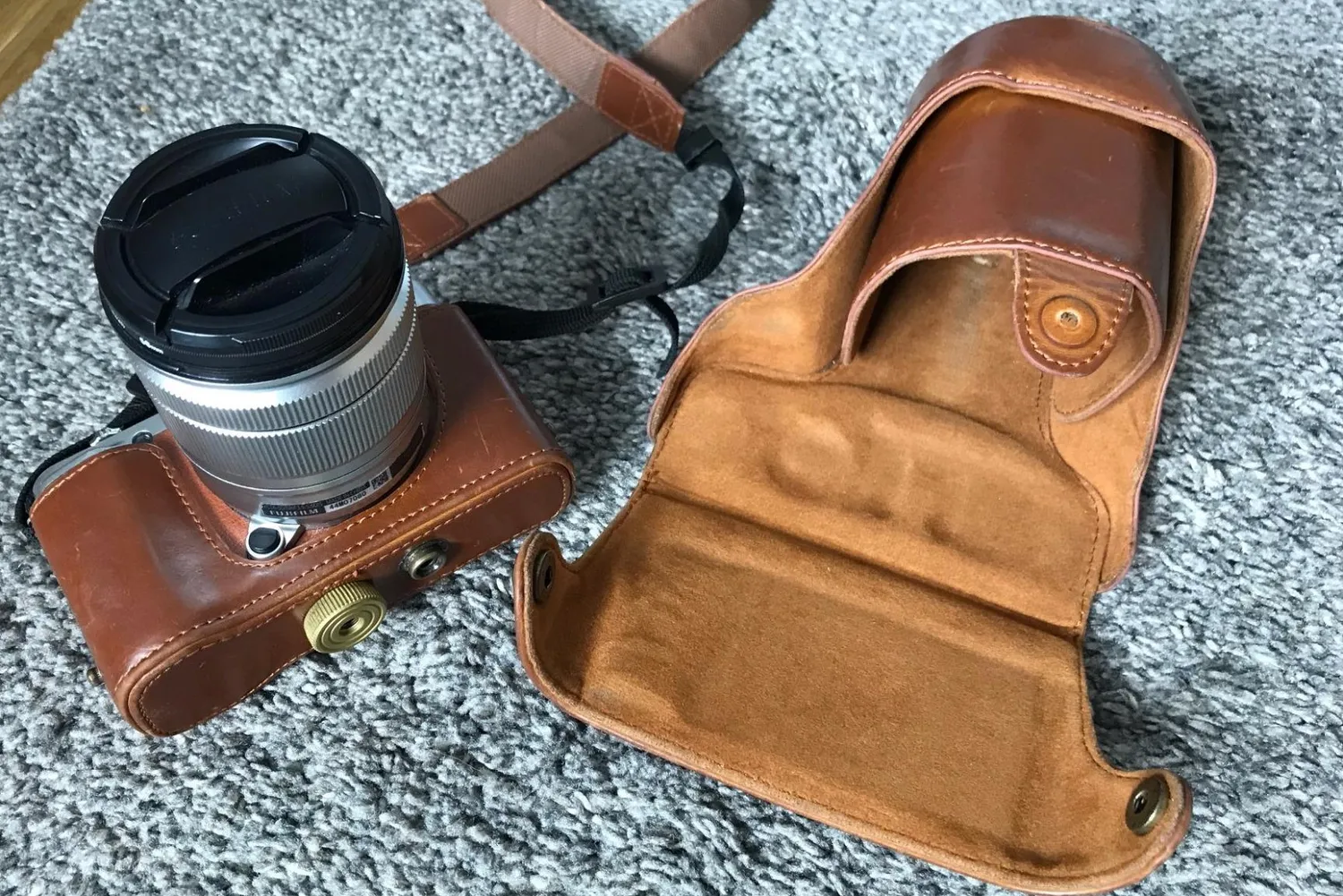 MegaGear Ever Ready Custodia Fujifilm X-A5 Marrone Chiaro
