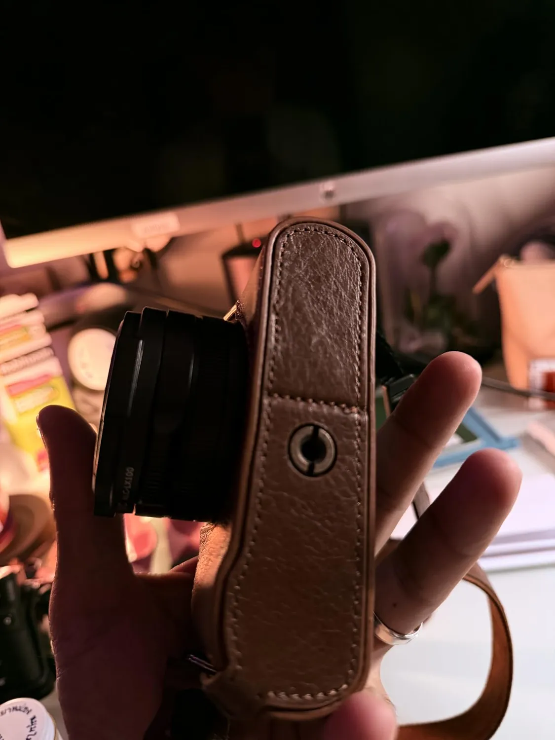 MegaGear Custodia Vera Pelle Leica D-Lux 7 Nera Su Misura