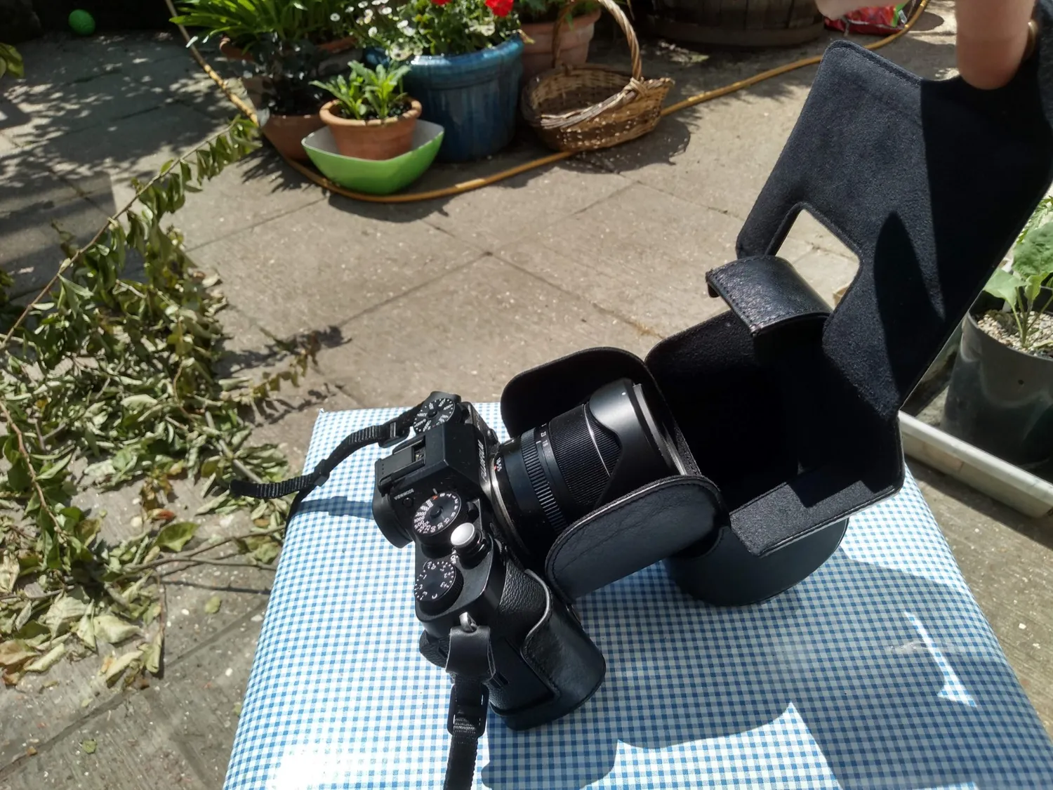 MegaGear MG1550 Custodia Pelle Fujifilm X-T3 Nera Antiurto