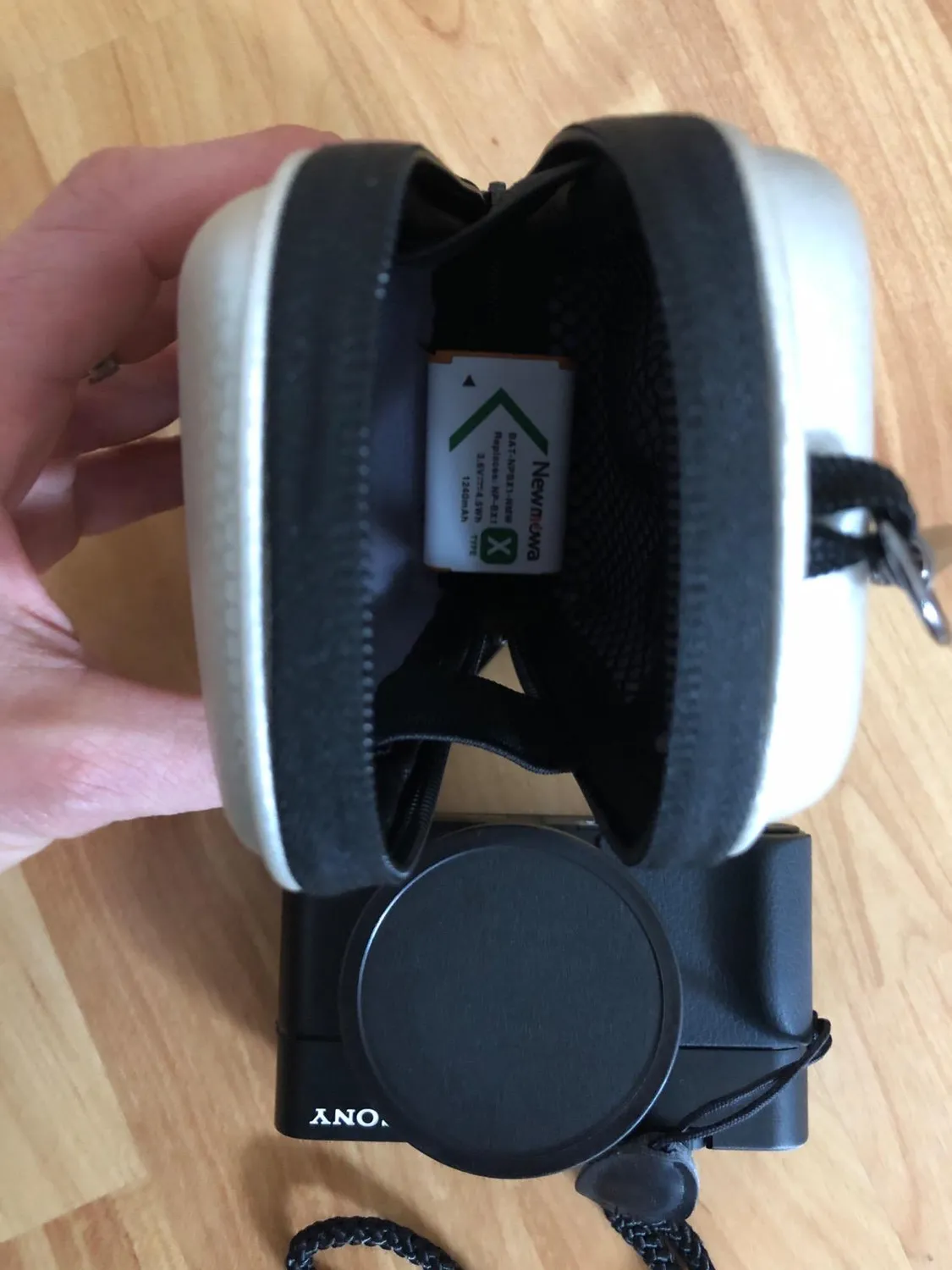 MegaGear MG195 astuccio Sony RX100 I II III IV V VI grigio