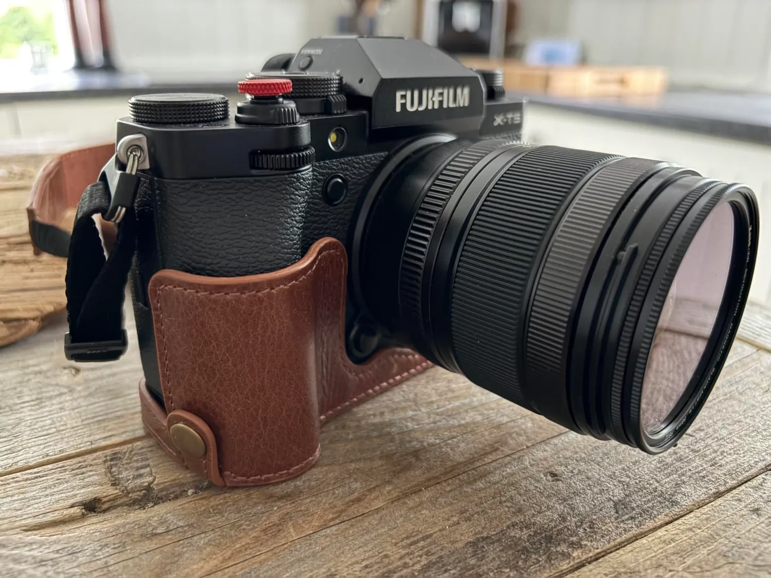 MegaGear custodia fotocamera Fujifilm X-T5 nero vera pelle