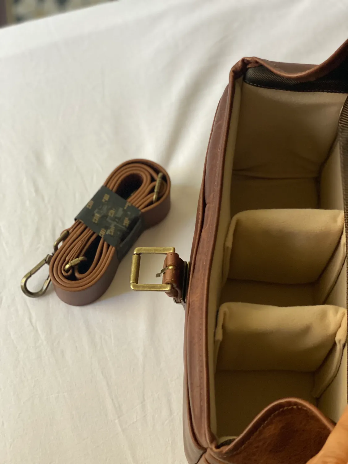 MegaGear Torres Borsa Messenger Pelle Fotocamera Mirrorless Marrone