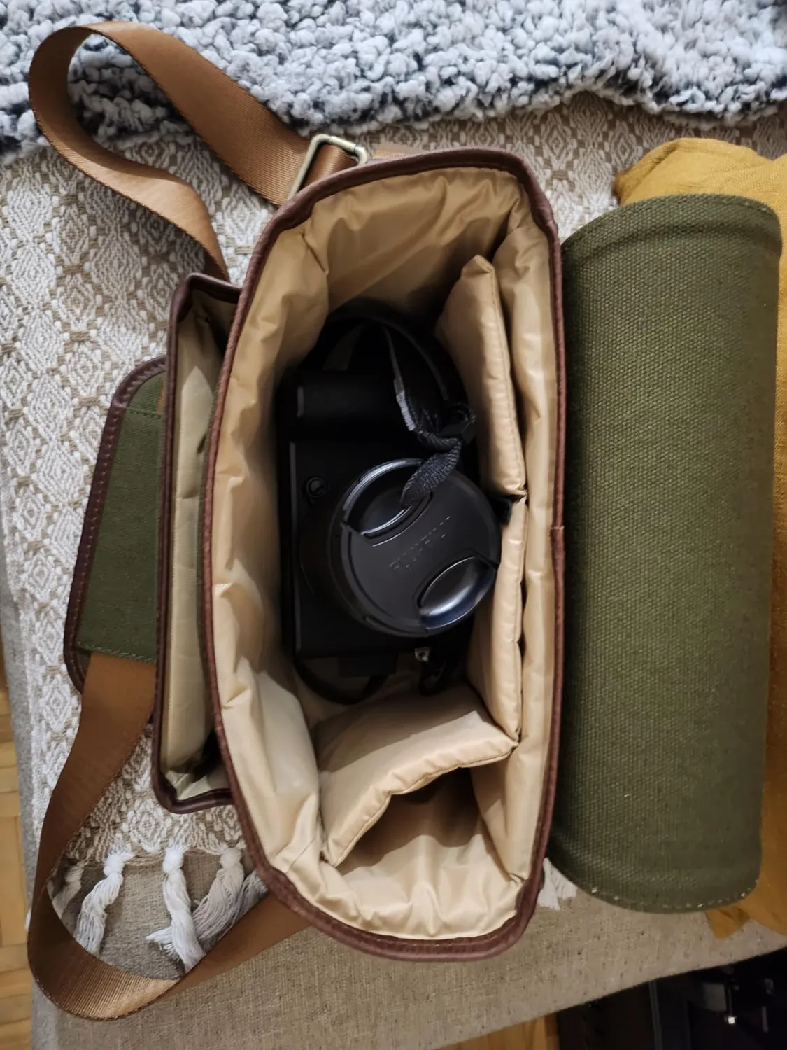 MegaGear Sequoia Borsa Tela Mirrorless Verde Kaki Resistente