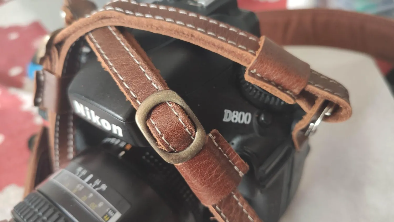 MegaGear Tracolla pelle reflex DSLR marrone regolabile