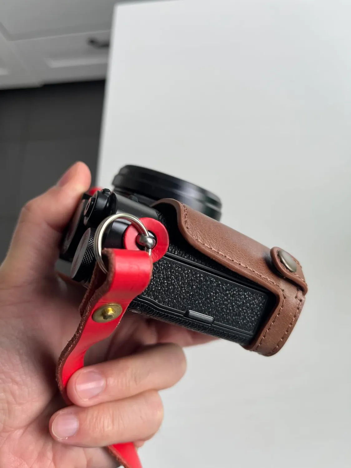 MegaGear custodia vera pelle Fujifilm X100V nero