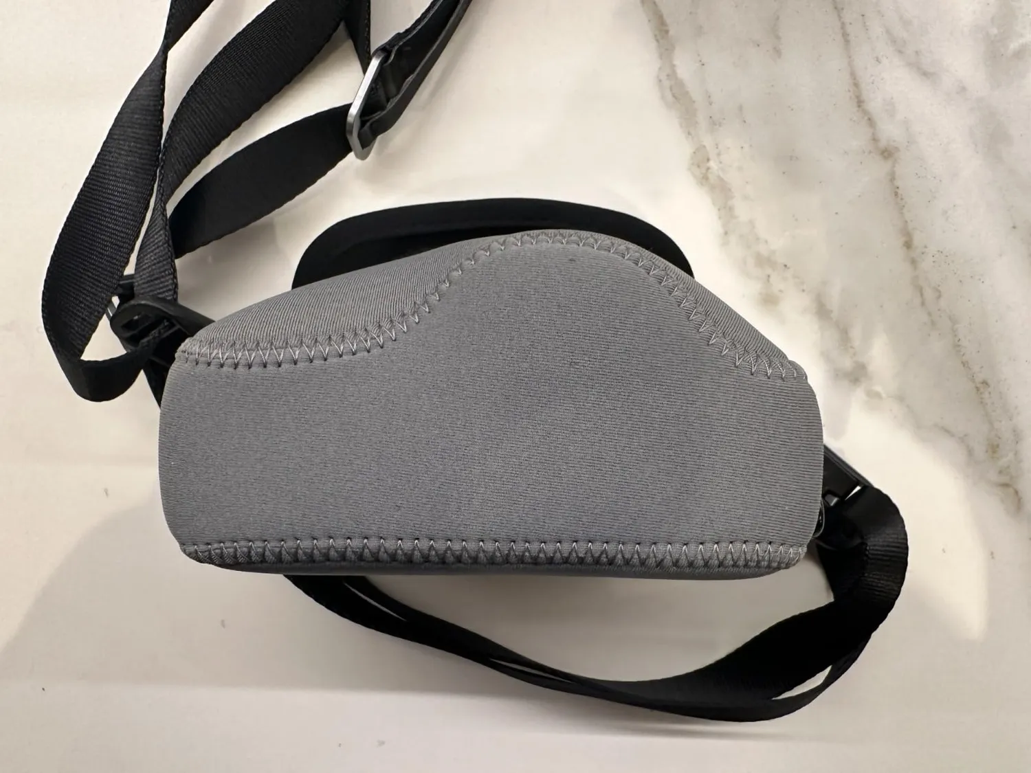 MegaGear X100VI Custodia Neoprene Nero Elastico