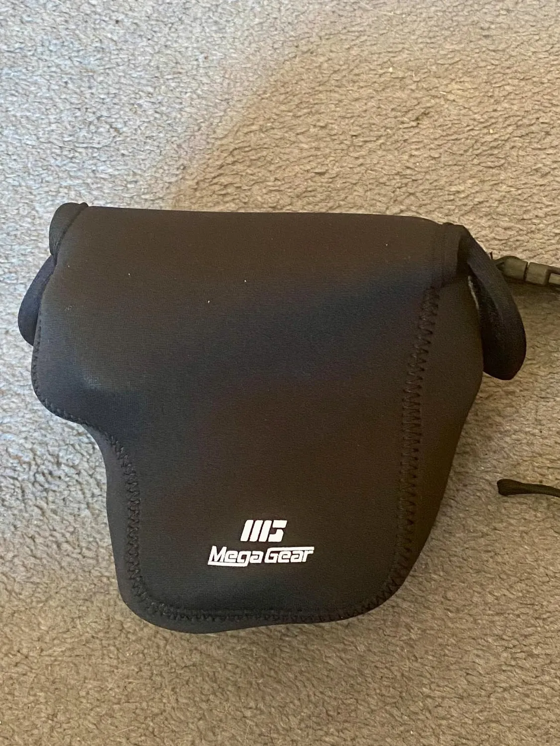 MegaGear MG1689 custodia neoprene Panasonic FZ1000 II blu leggera