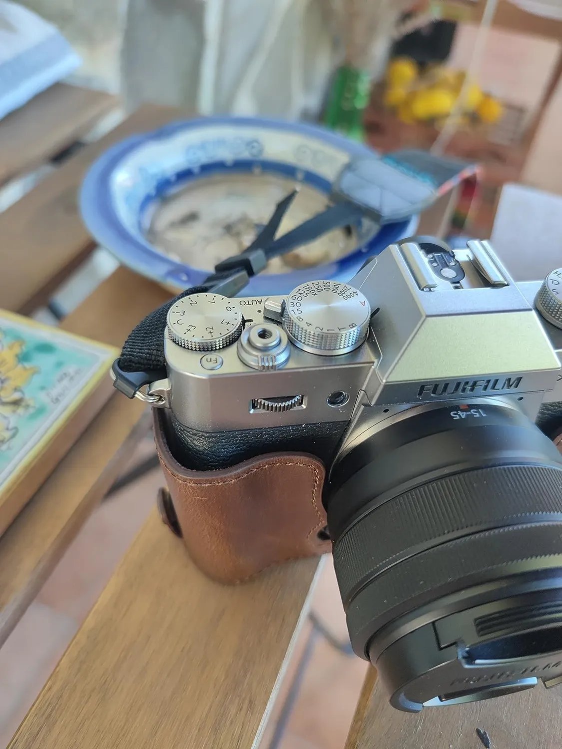 MegaGear MG958 Mezza Custodia Pelle Fujifilm X-T30 marrone scuro