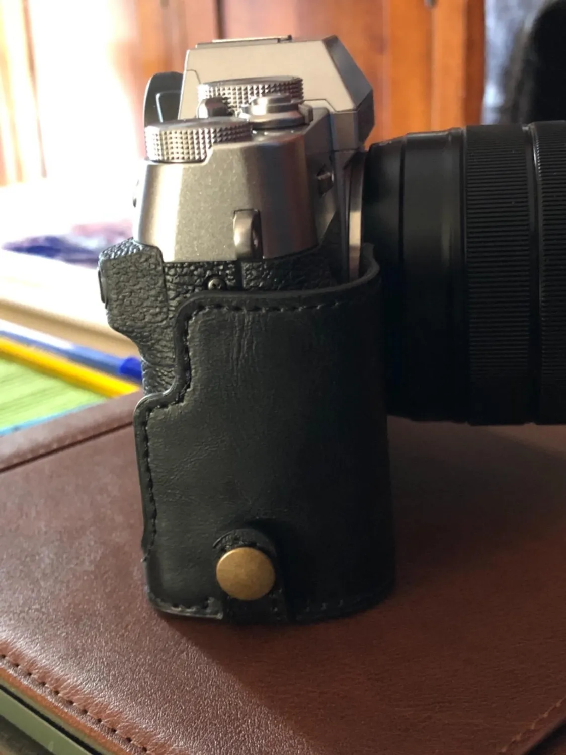 MegaGear MG958 Mezza Custodia Pelle Fujifilm X-T30 marrone scuro