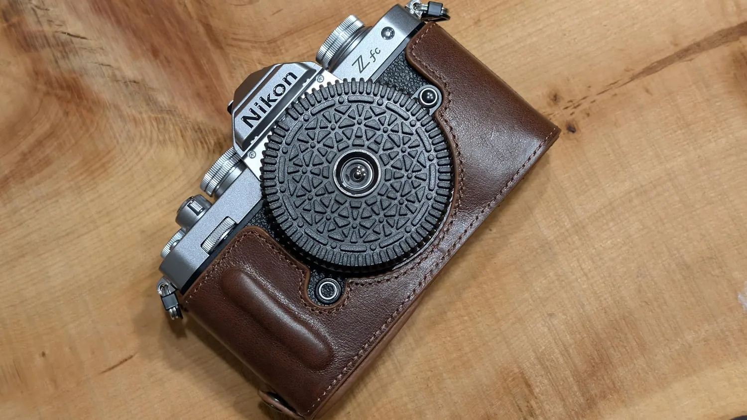 MegaGear Ever Ready Mezza Custodia Pelle Nikon Z fc Nero