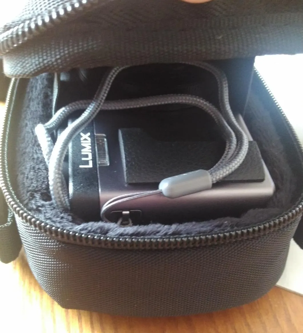 Case Logic QPB-202 custodia compatta nera per flash