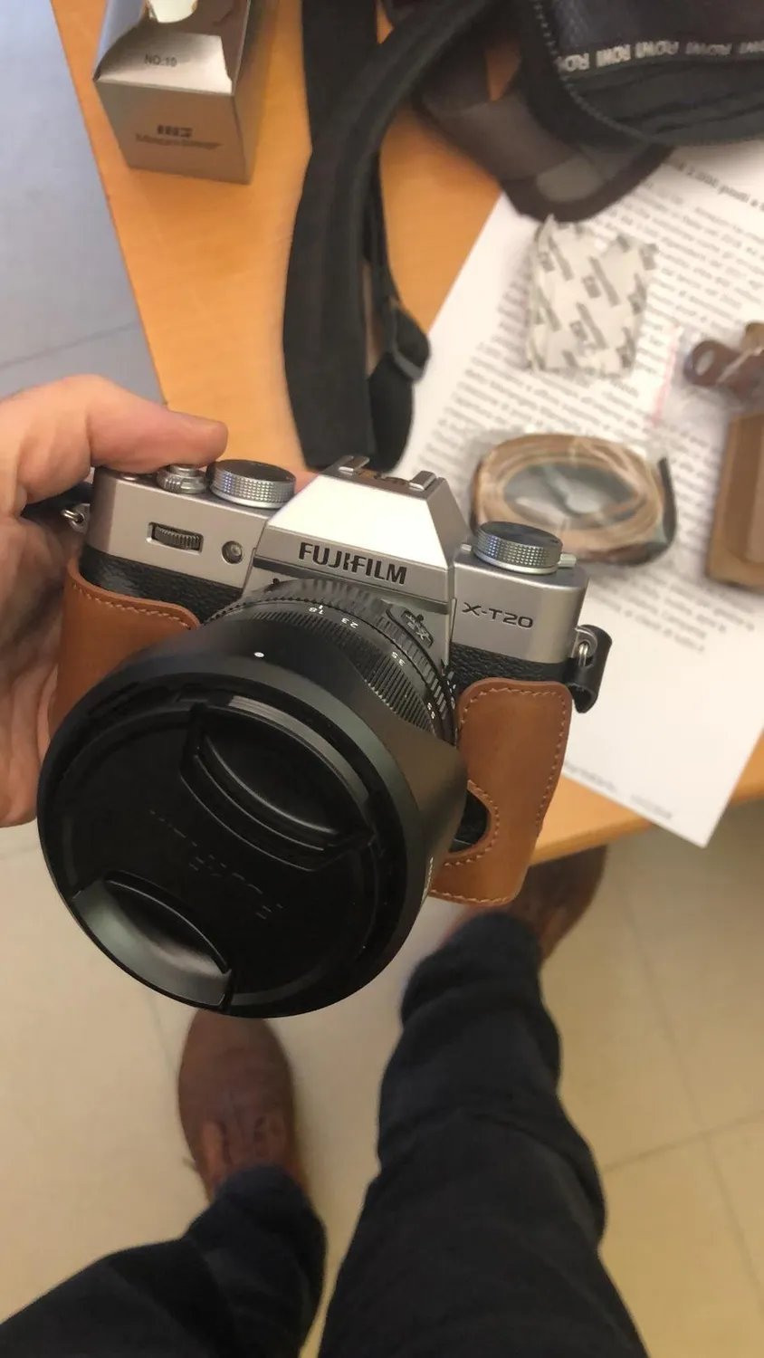 MegaGear MG958 Mezza Custodia Pelle Fujifilm X-T30 marrone scuro