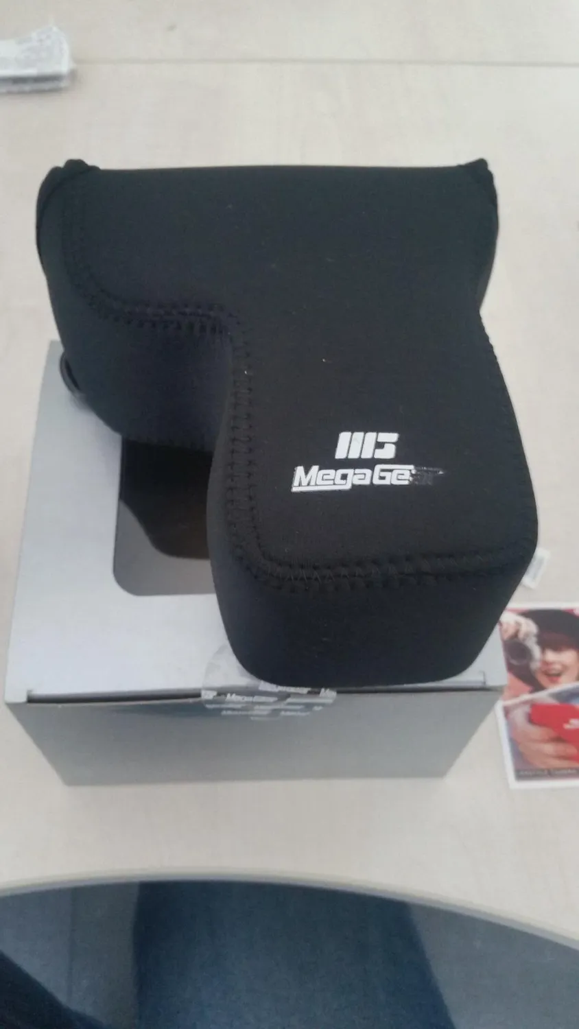 MegaGear MG1500 custodia neoprene Sony A6400 grigia