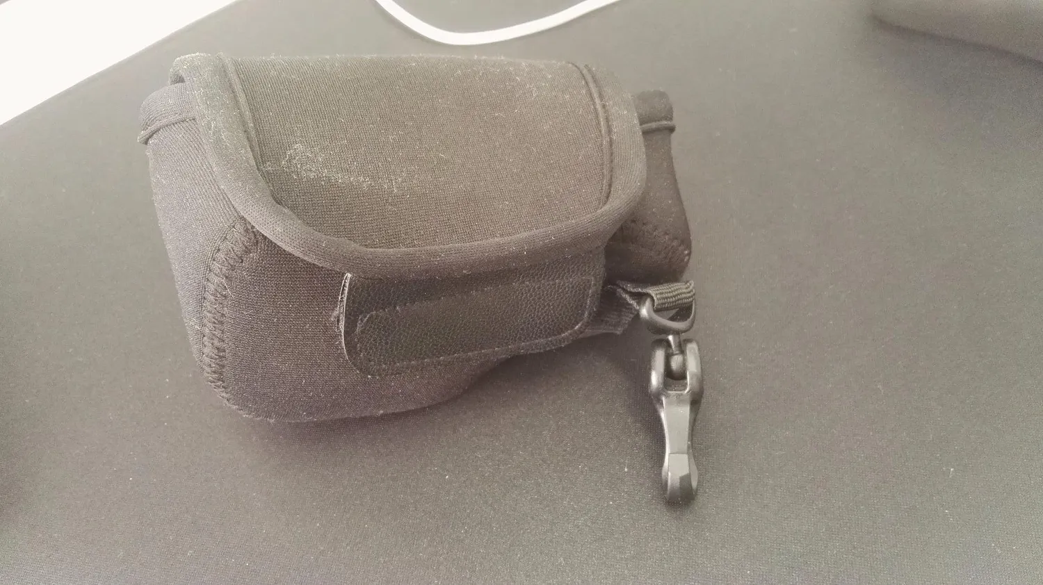 MegaGear Ultra Light Custodia Neoprene Sony A5100 Nera