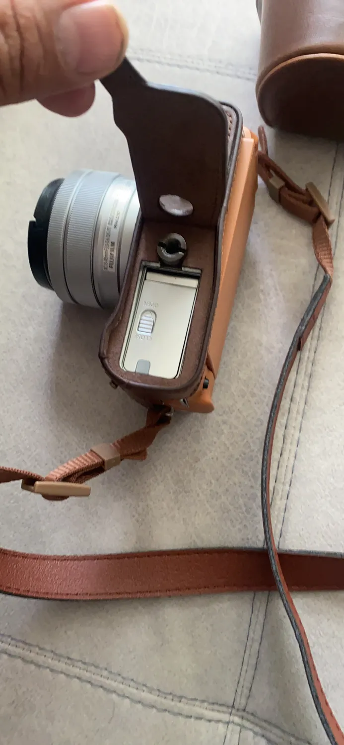 MegaGear Ever Ready X-A7 custodia pelle marrone chiaro
