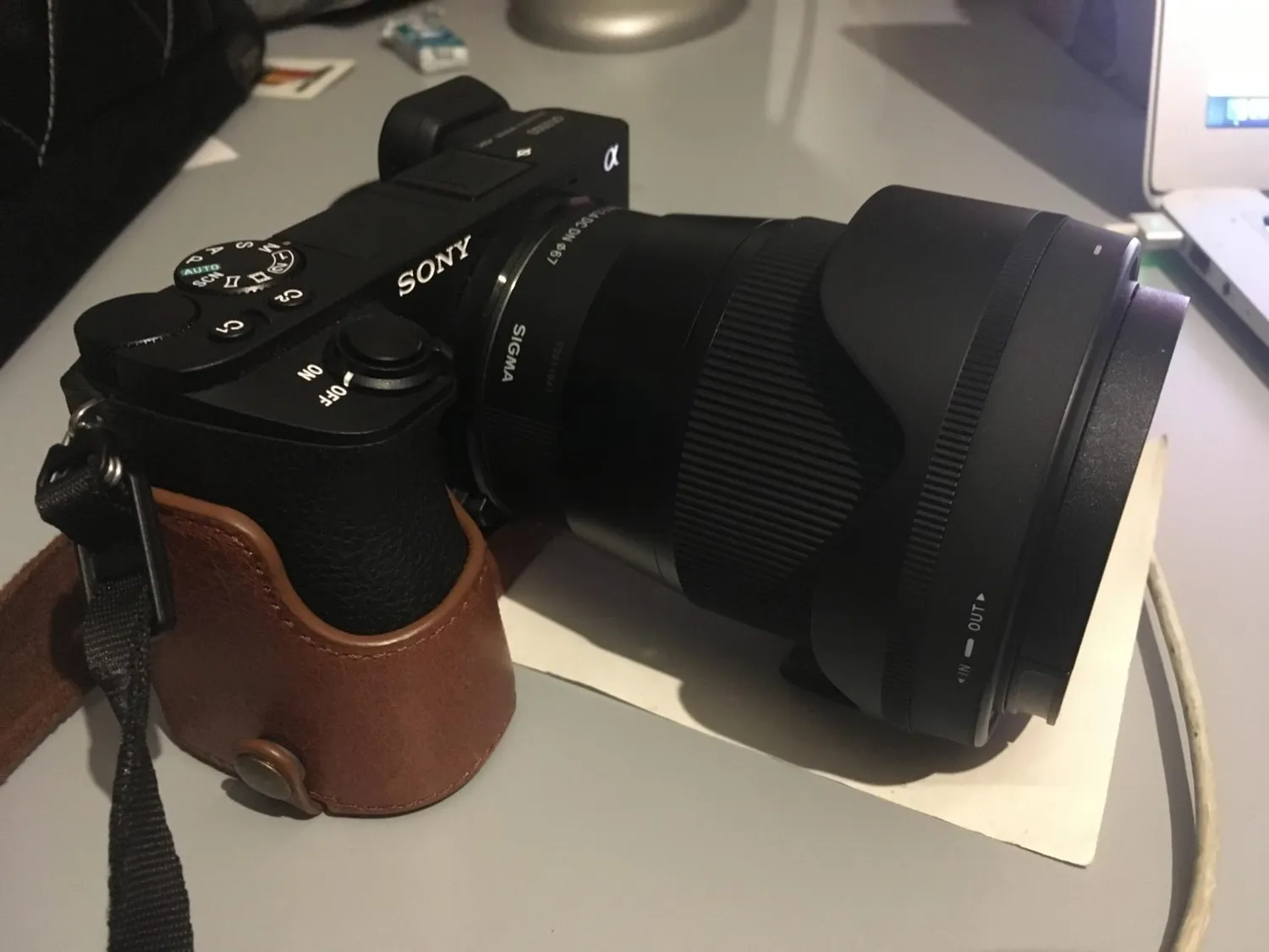 MegaGear Ever Ready A6500 mezza custodia pelle nero vera pelle