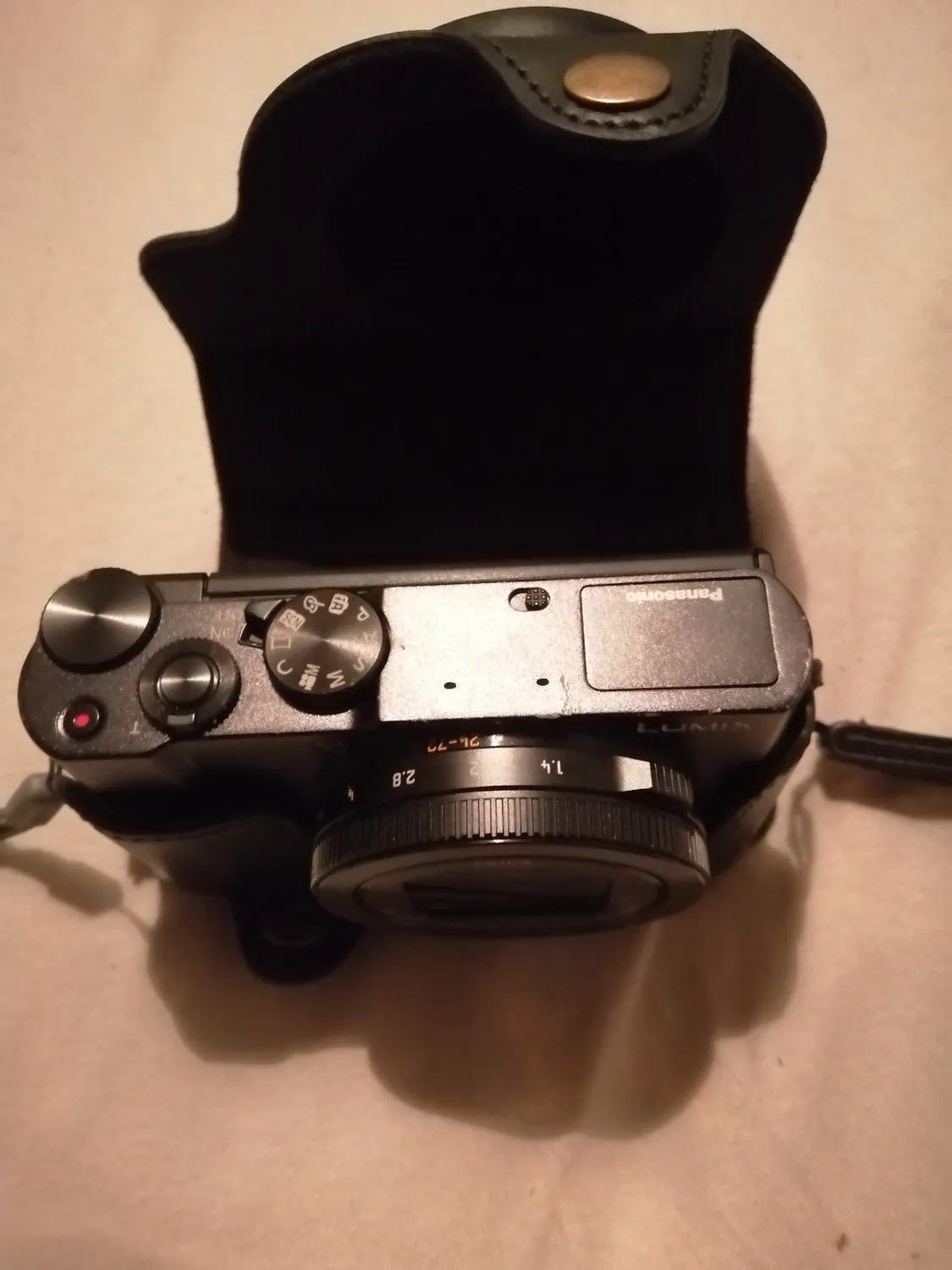 MegaGear MG1132 custodia pelle Lumix LX10 nero compatta