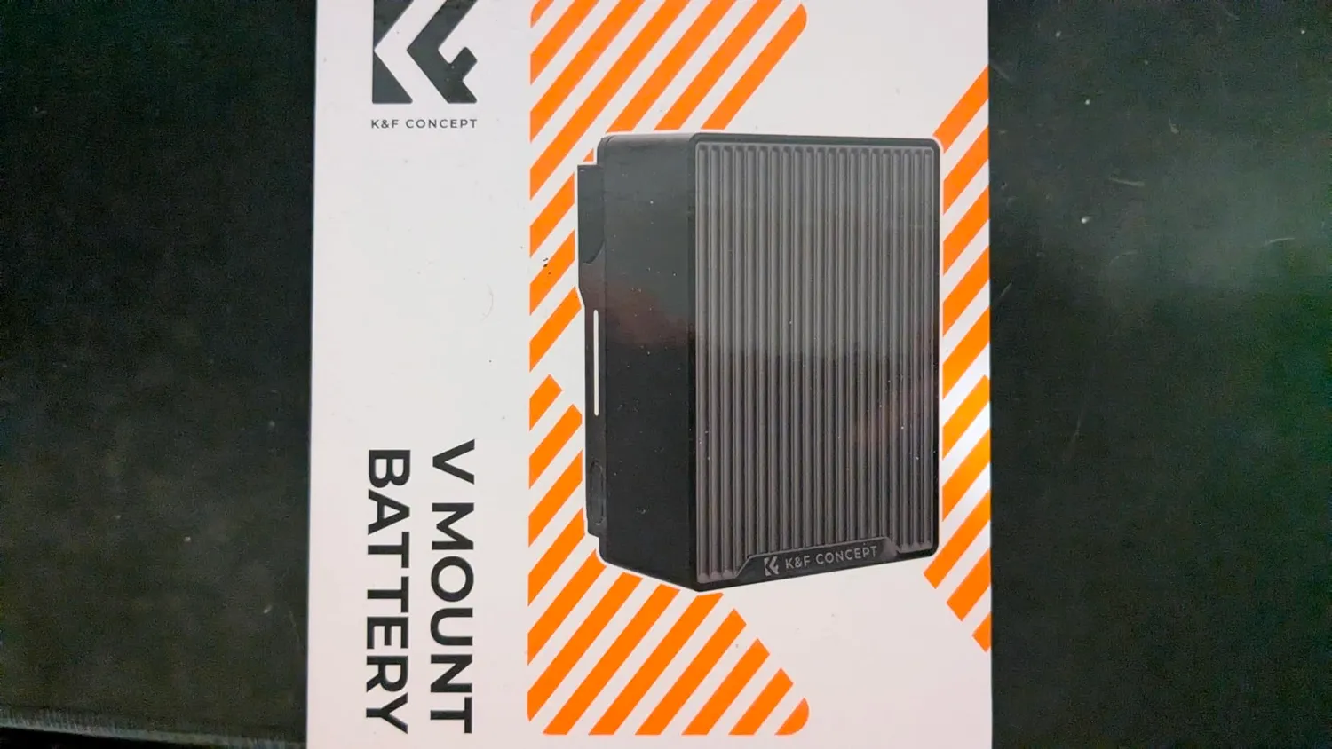 Concept Batteria V-Mount 99Wh 6700mAh PD 100W con D-Tap