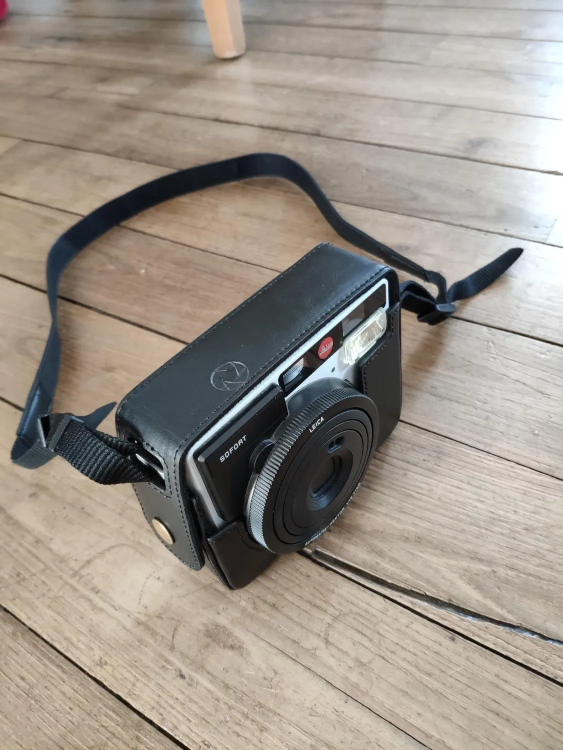 MegaGear Ever Ready cover pelle Leica Sofort Instant