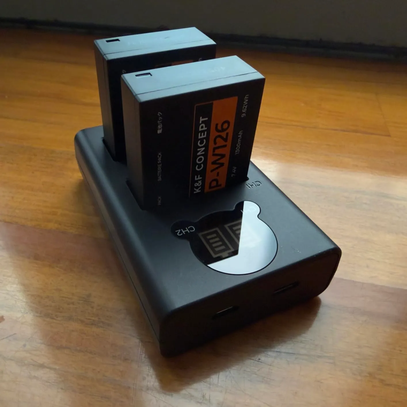 K&F Concept NP-W126 Kit 2 Batterie 1300mAh + Caricabatterie