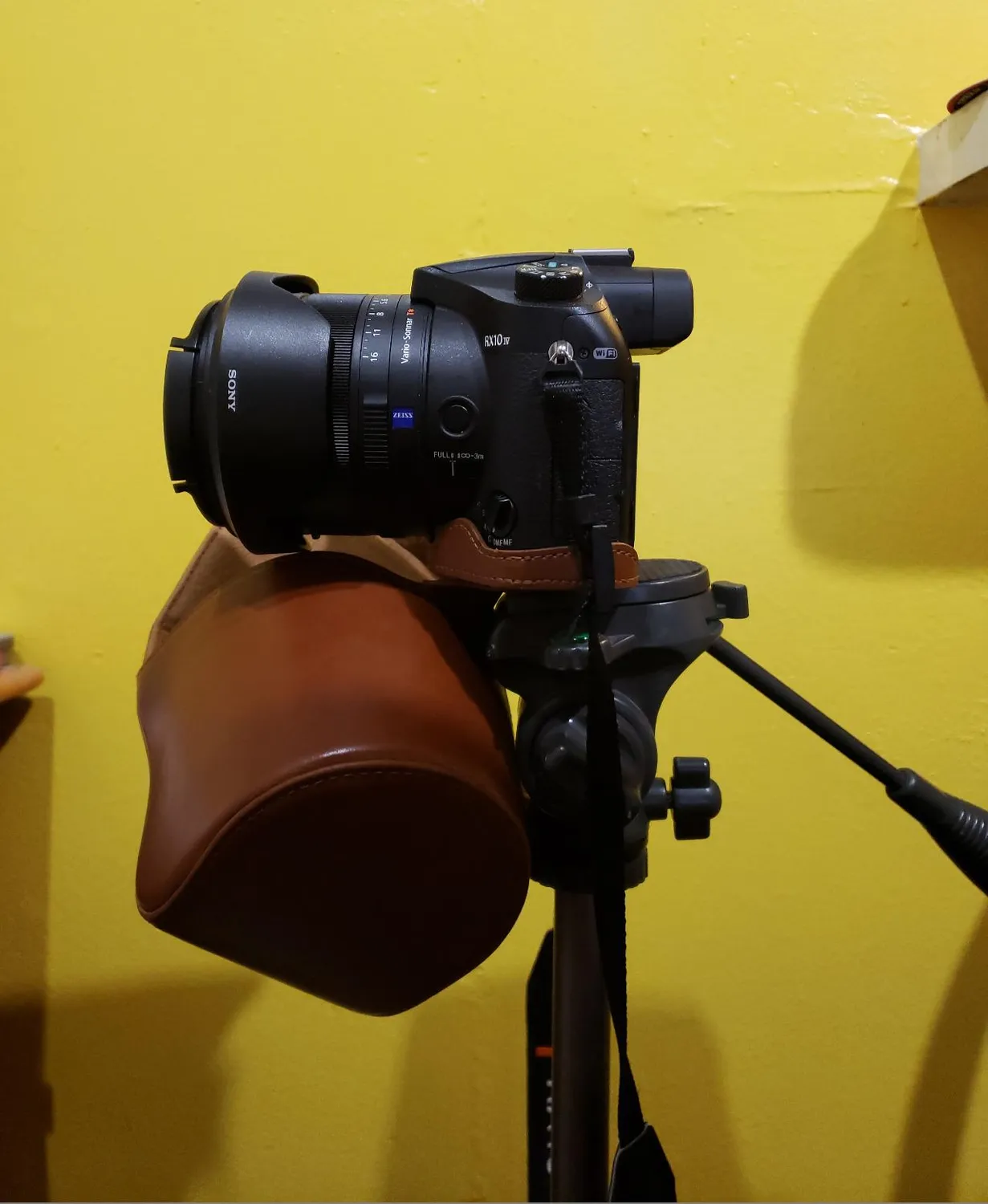 MegaGear MG760 Custodia Fotocamera Sony RX10 Nero Ecopelle