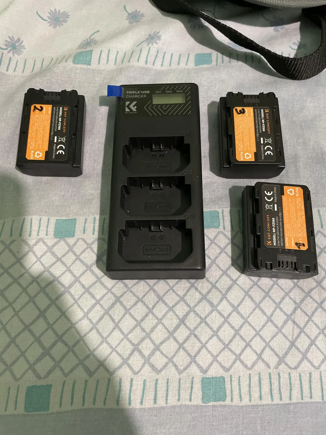 K&F Concept NP-FZ100 Batterie 3 Pezzi 2280mAh con Caricatore