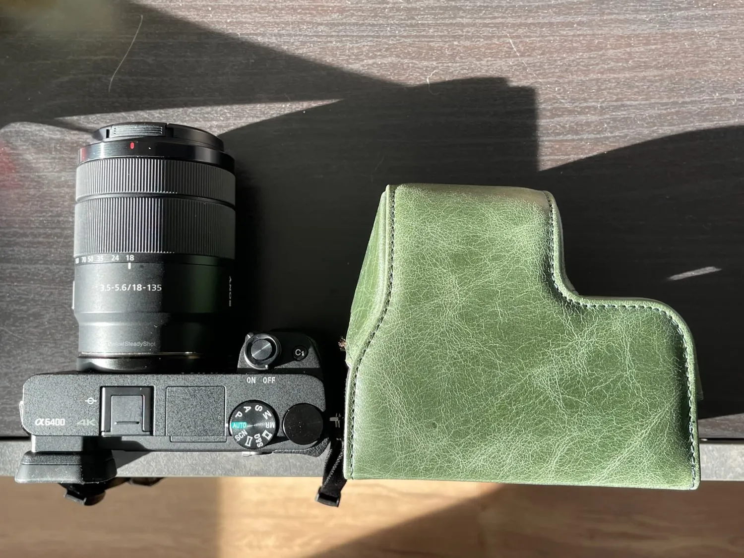 MegaGear A6100 A6400 custodia vera pelle 18-135mm verde