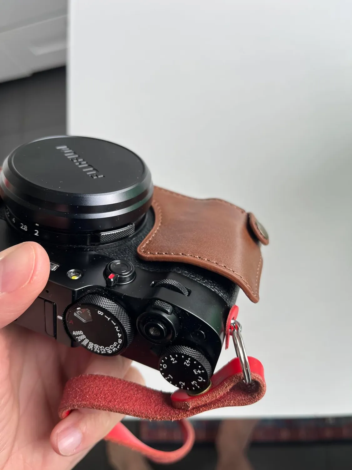 MegaGear custodia vera pelle Fujifilm X100V nero