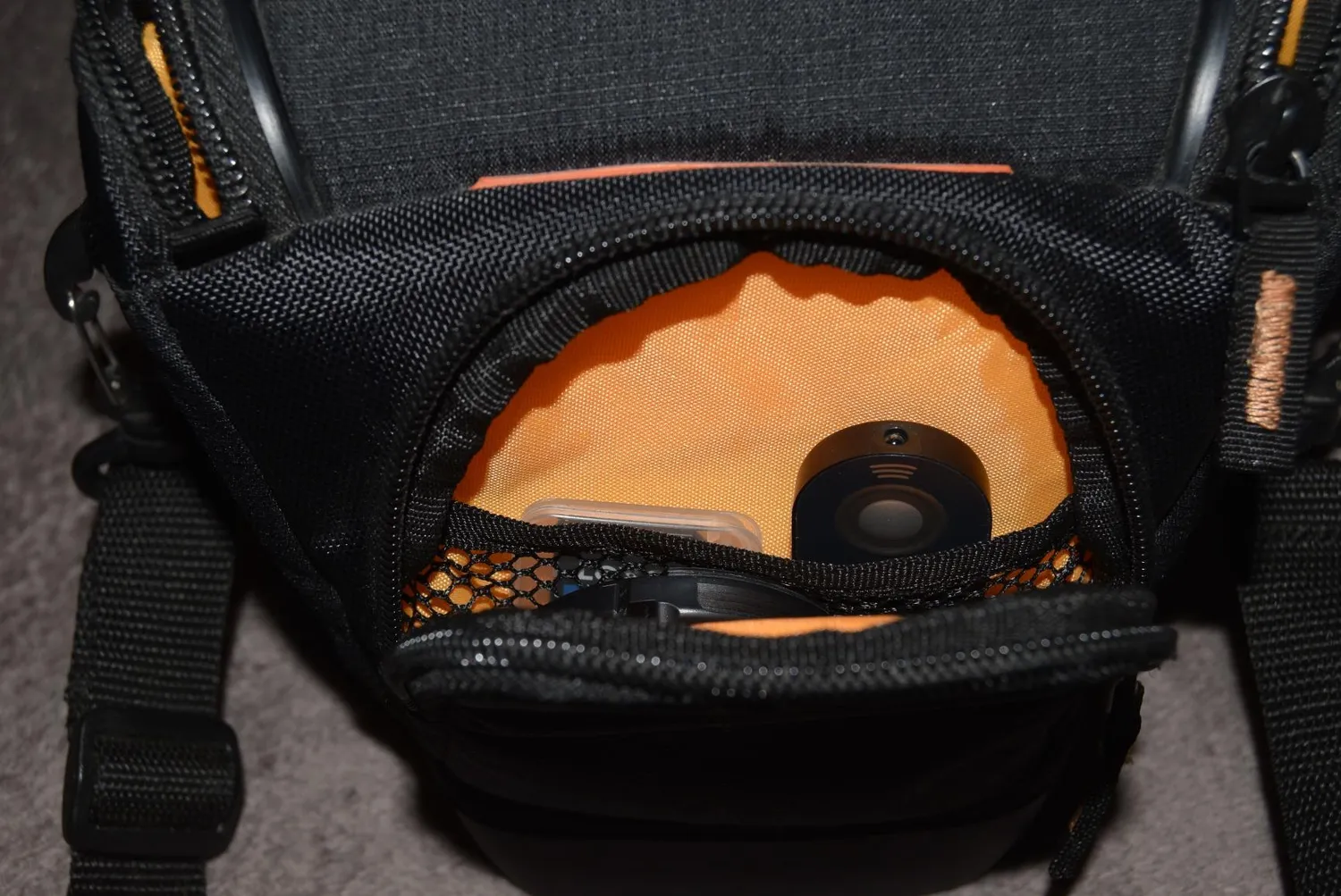 Case Logic SLRC-200 fondina reflex nera 15,2 cm impermeabile