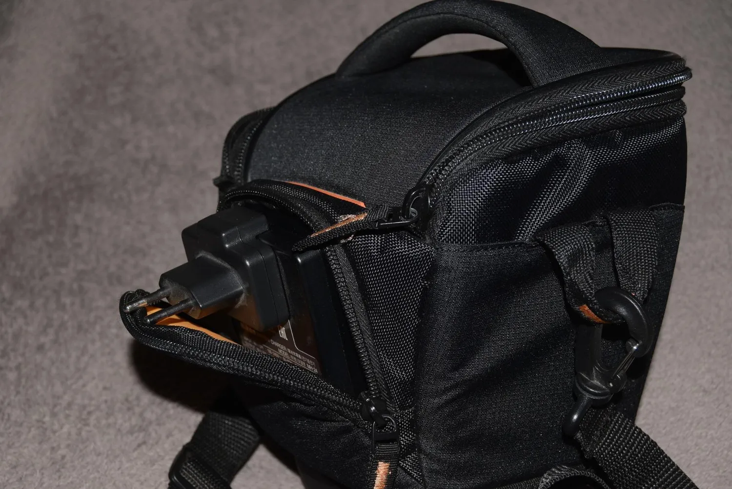 Case Logic SLRC-200 fondina reflex nera 15,2 cm impermeabile