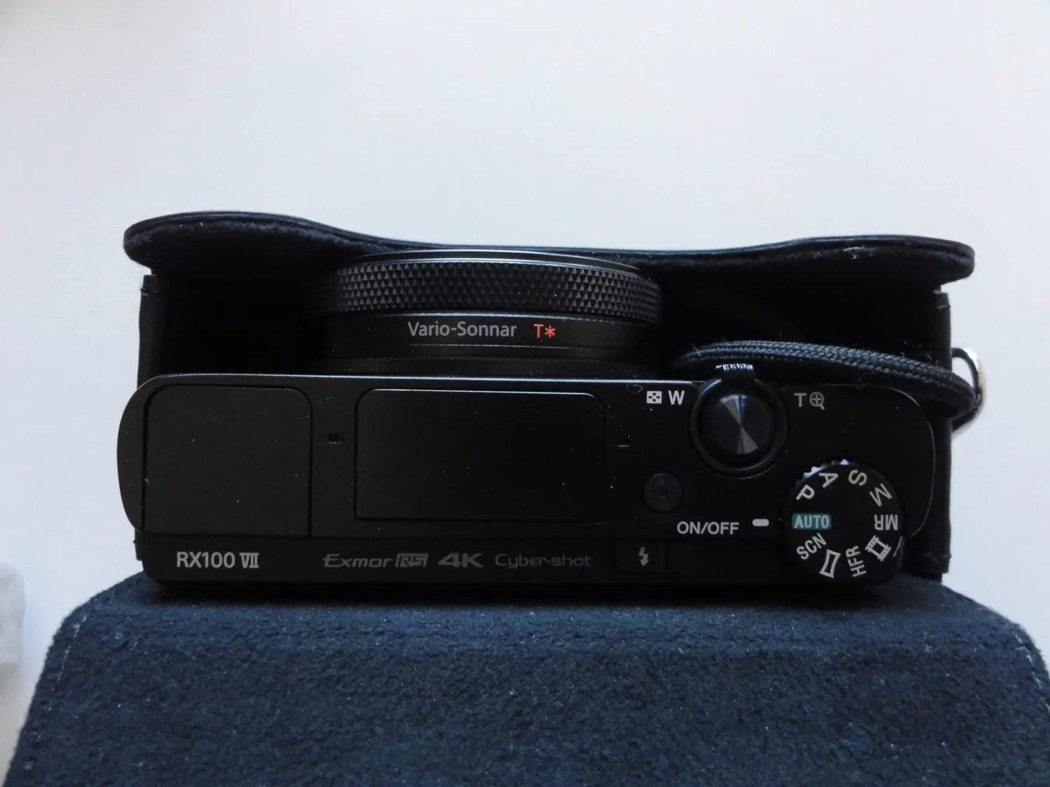 MegaGear MG281 Custodia Fotocamera Ecopelle Nera Sony RX100