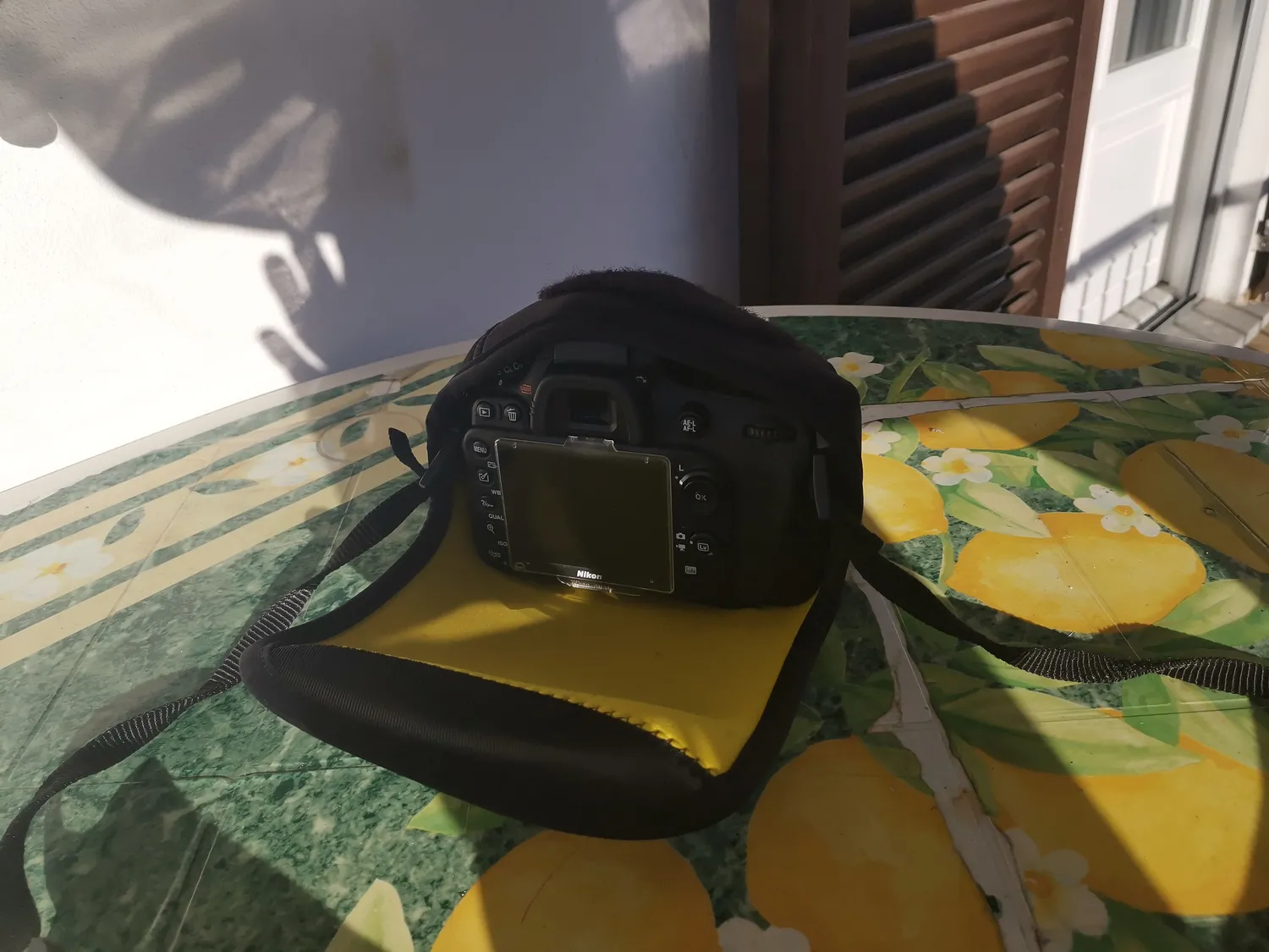 MegaGear custodia neoprene per Nikon D3500-D7200