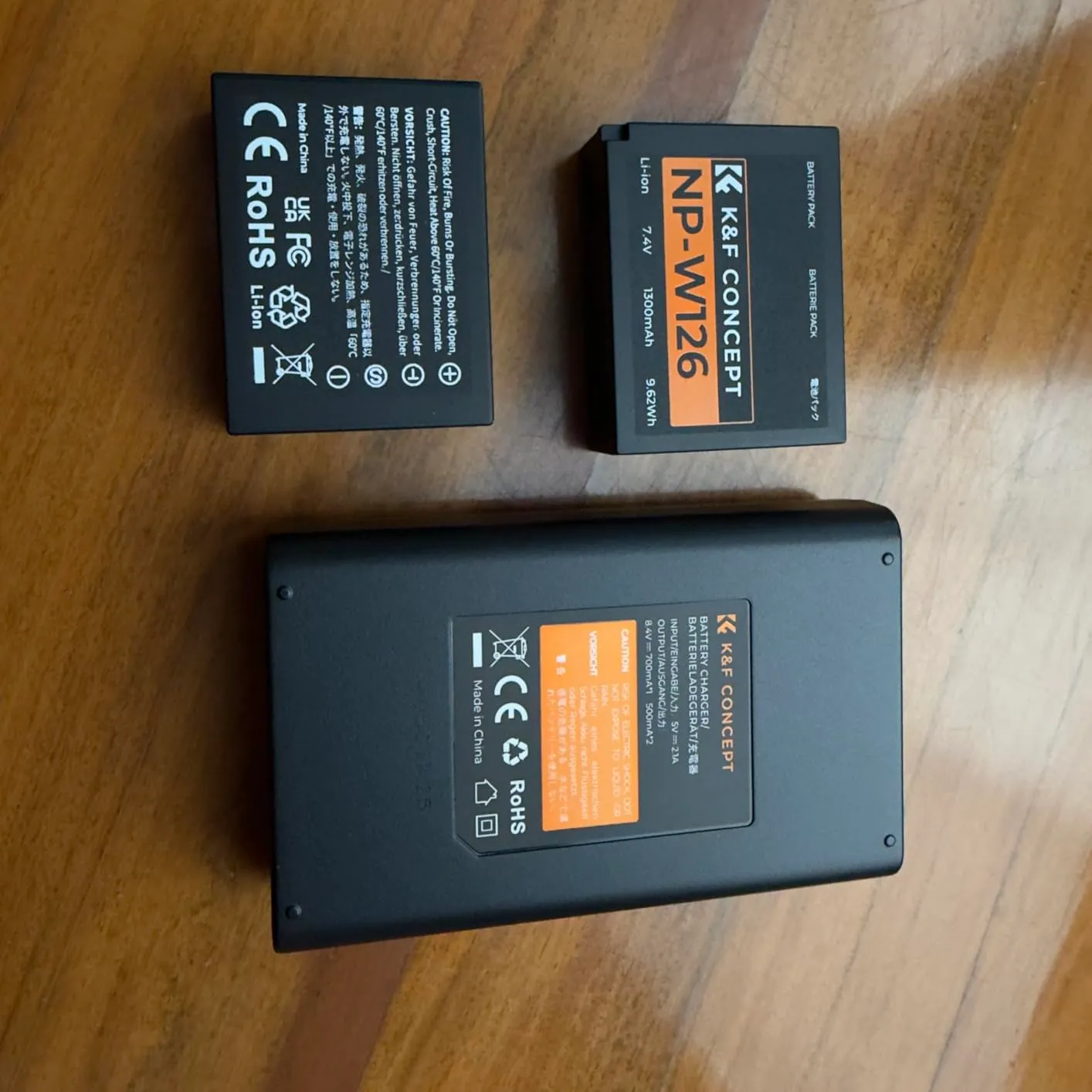 K&F Concept NP-W126 Kit 2 Batterie 1300mAh + Caricabatterie