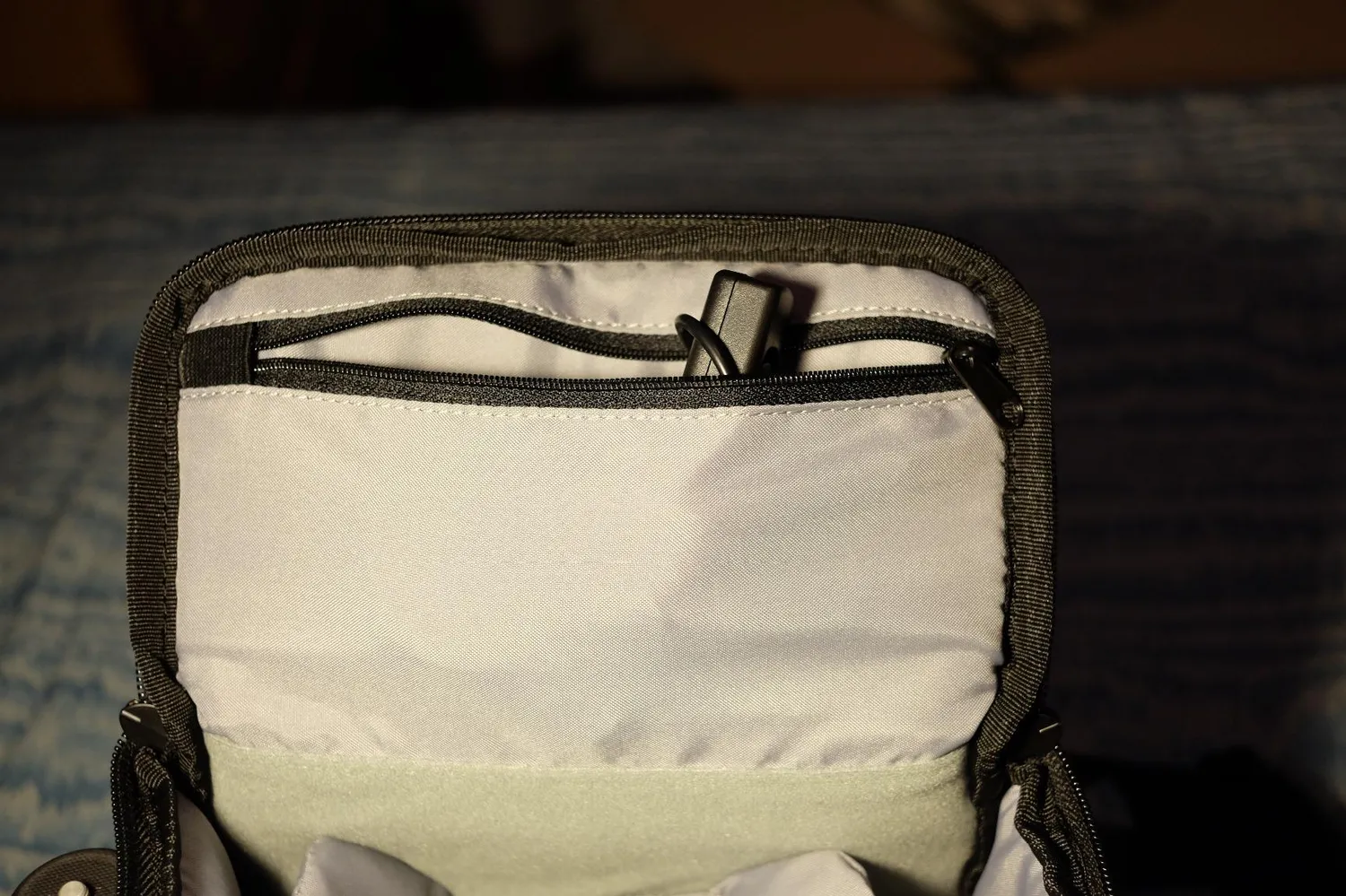 Case Logic TBC-409 Borsa Tracolla Reflex Nero nylon