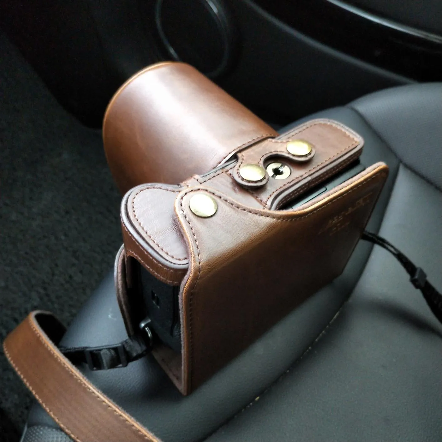 MegaGear MG871 custodia pelle Fujifilm X-T2 marrone scuro