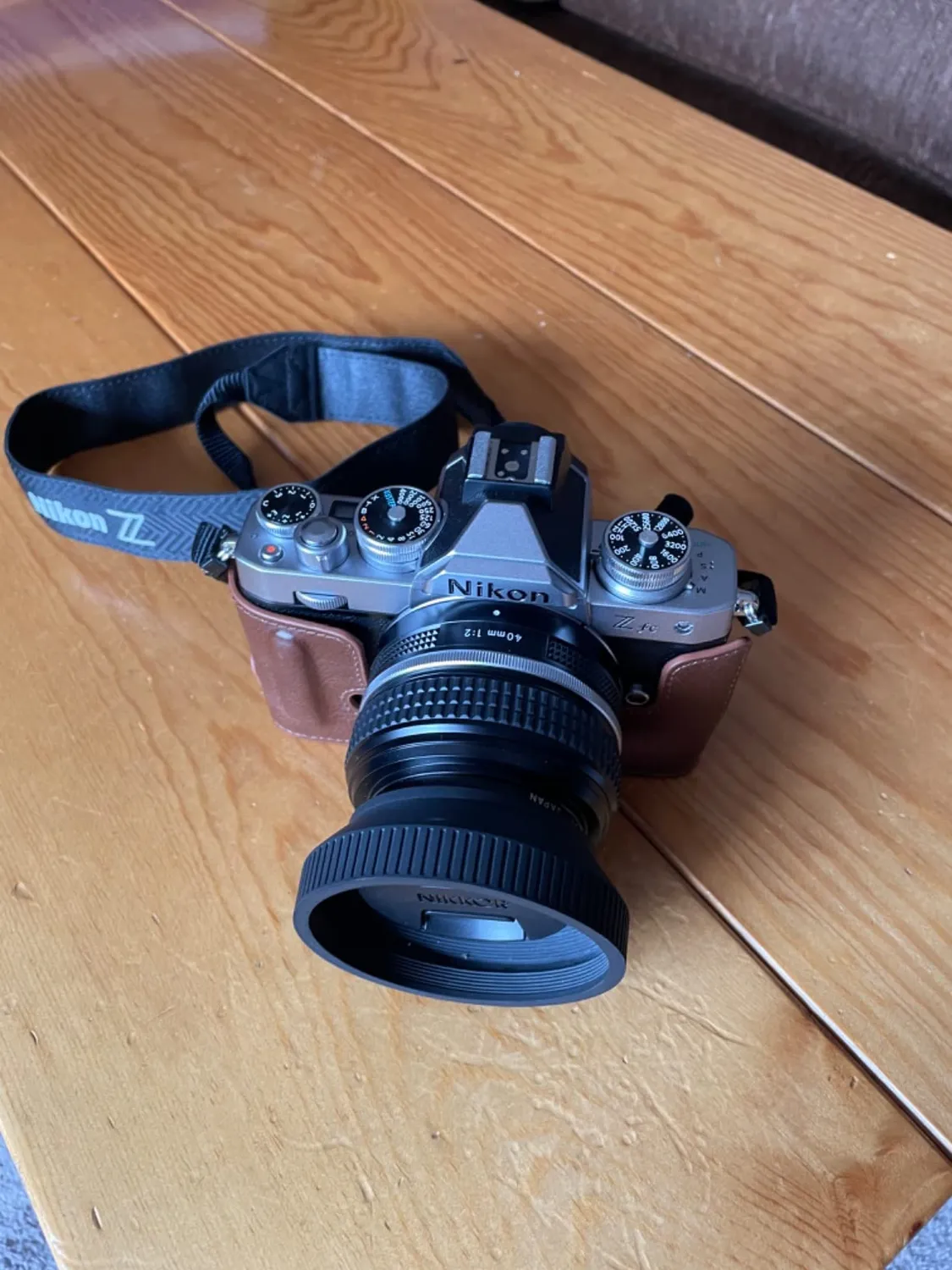 MegaGear Ever Ready Mezza Custodia Pelle Nikon Z fc Nero