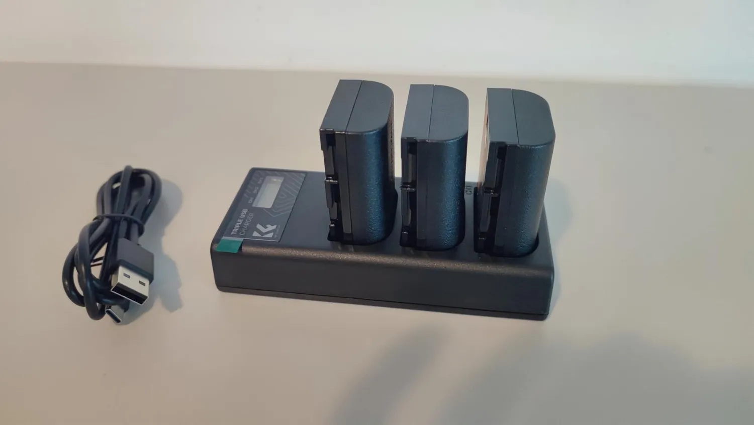 K&F Concept kit 3 batterie LP-E6P 2400mAh + caricabatterie Canon