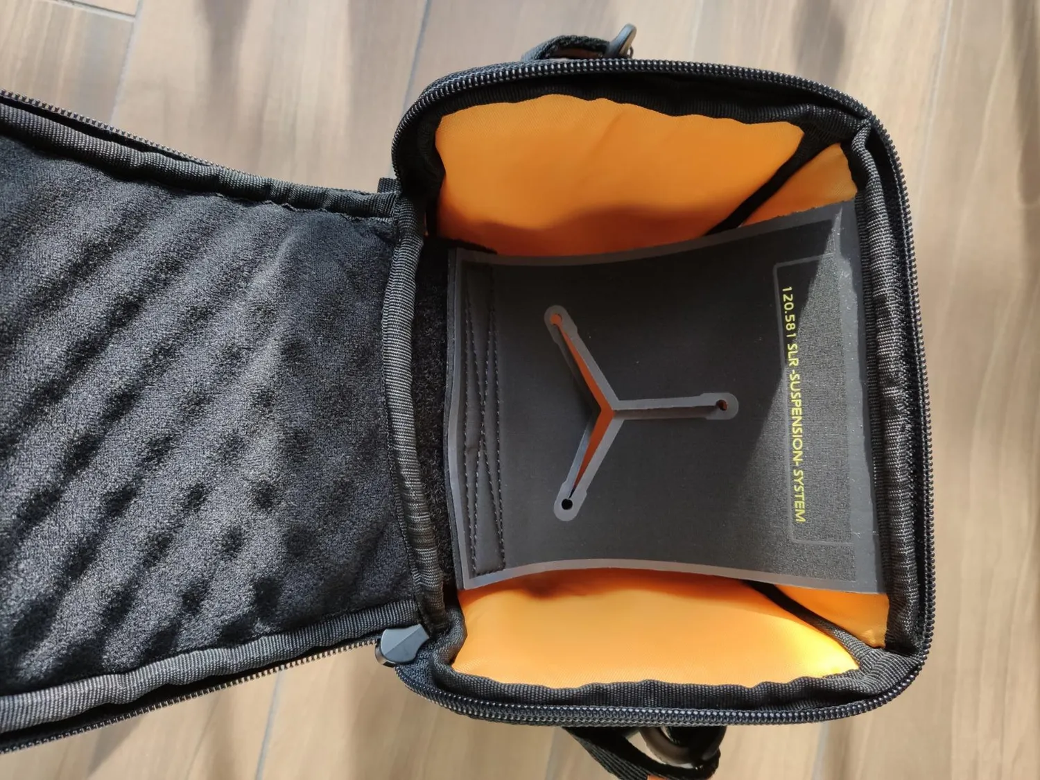 Case Logic SLRC-201 fondina reflex nylon nero memory foam