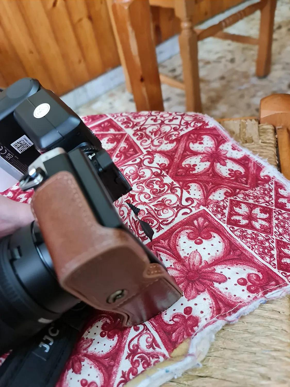 MegaGear Ever Ready mezza custodia pelle Olympus E-M10 IV marrone