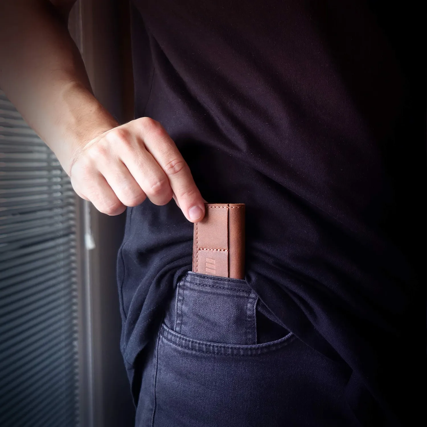 MegaGear Porta Schede SD Pelle 12 Scomparti Cannella