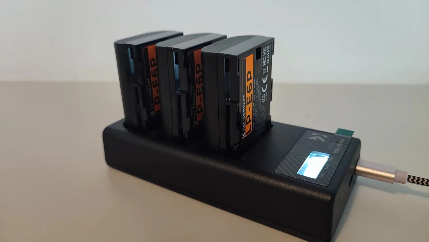 K&F Concept kit 3 batterie LP-E6P 2400mAh + caricabatterie Canon