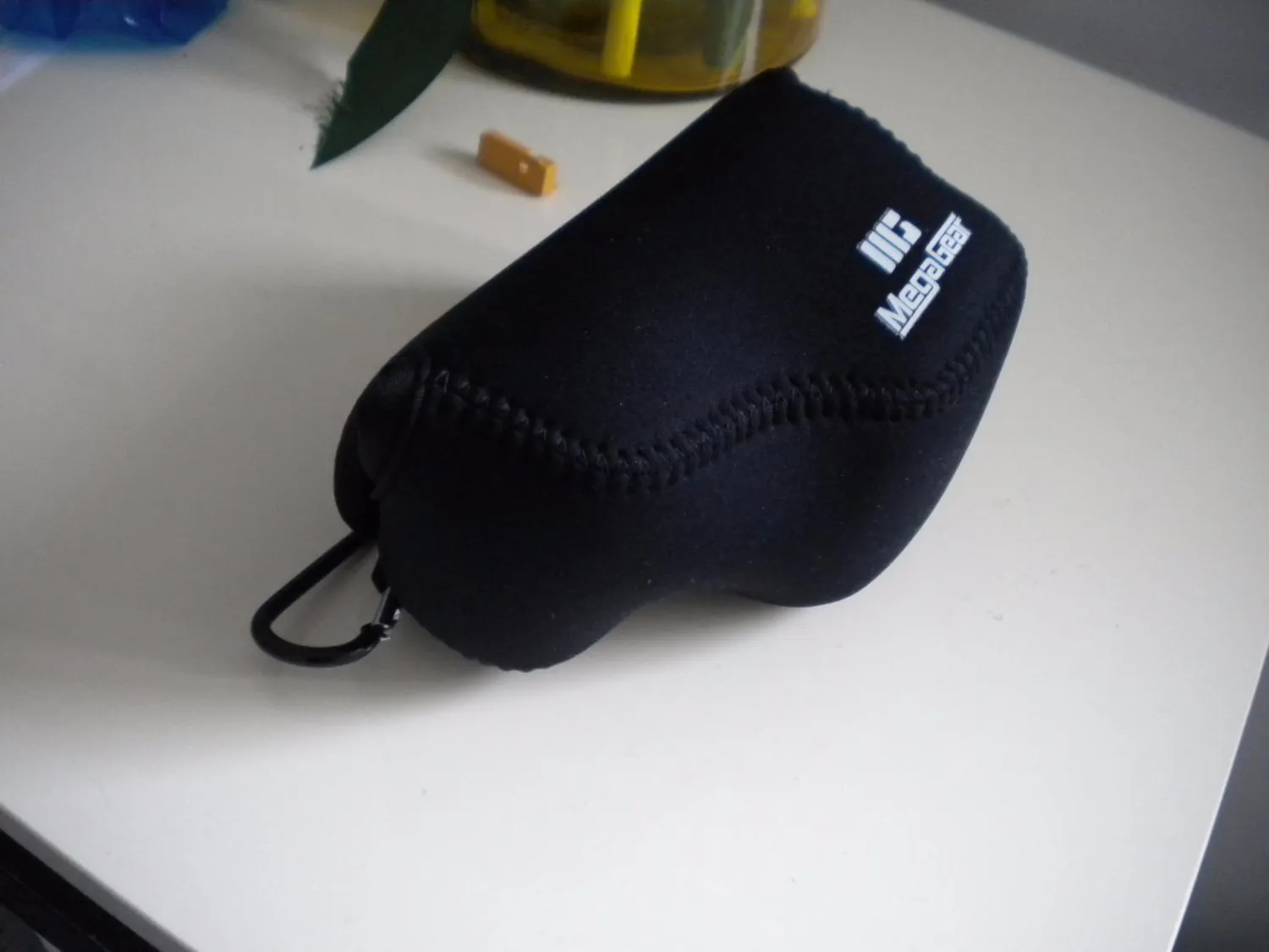 MegaGear Ultra Light Custodia Neoprene Sony A5100 Nera