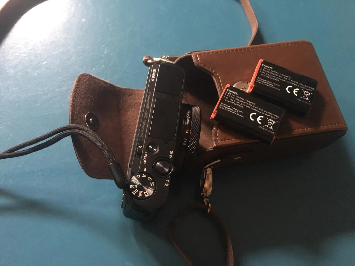 MegaGear MG279 Custodia Fotocamera RX100 S120 Marrone Scuro