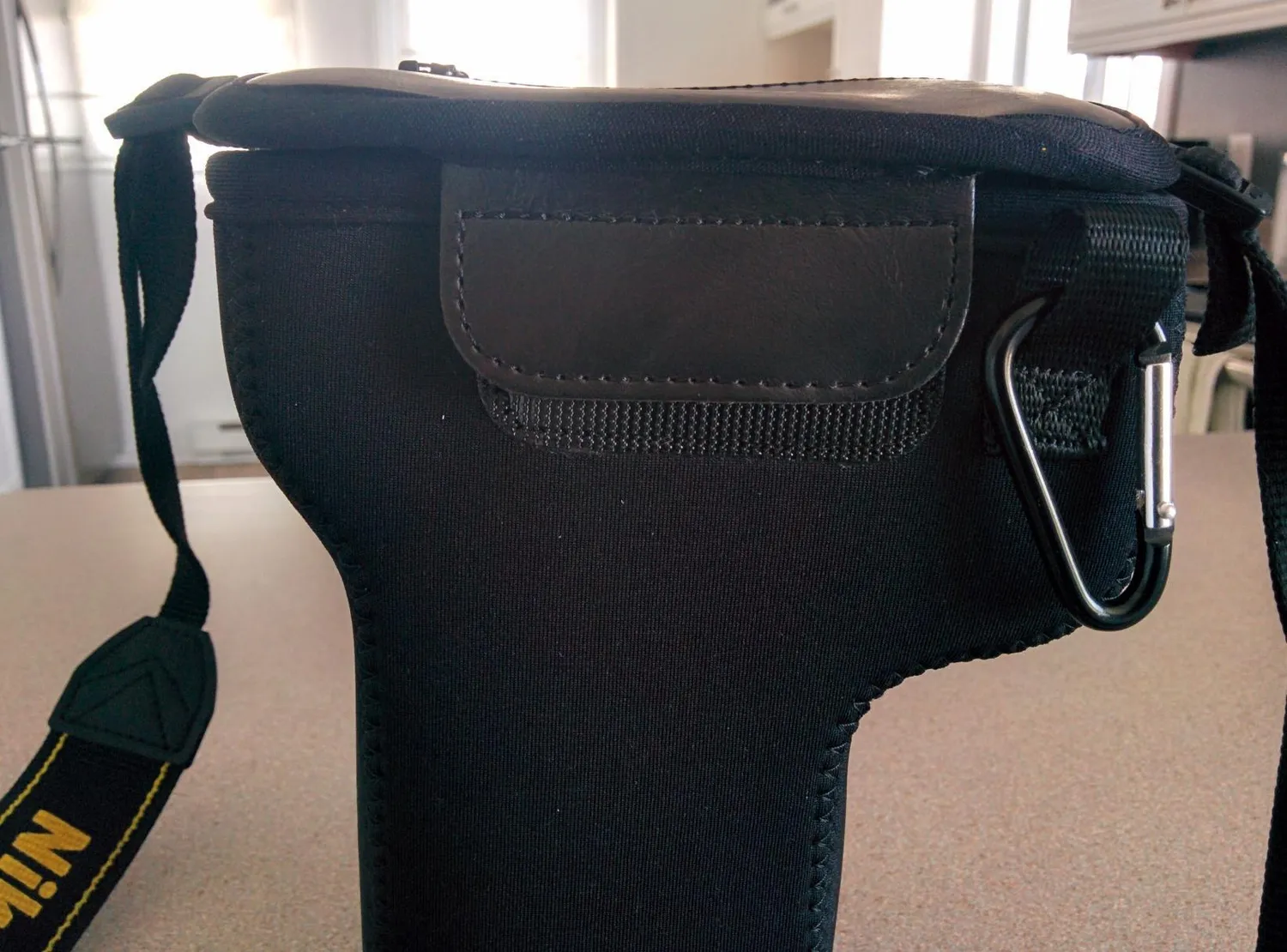 MegaGear custodia neoprene Nikon D3500 18-105mm